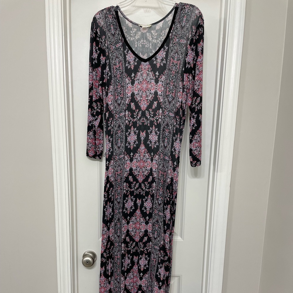 Floral print black and pink maxi dress with 3/4 length sleeves